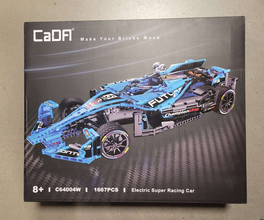 OUTLET Klocki konstrukcyjne CaDA Duże auto wyścigowe 60 cm Samochód sportowy Electric Super Racing Car Niebieska wyścigówka Pojazd 1667 elementów USZKODZONE OPAKOWANIE