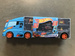 OUTLET Hot Wheels Transporter na 14 aut + 1 auto i znaki drogowe USZKODZONE