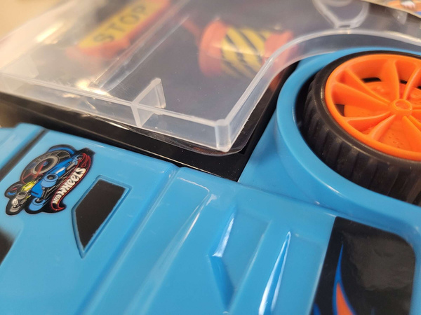 OUTLET Hot Wheels Transporter na 14 aut + 1 auto i znaki drogowe WADLIWY