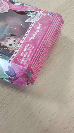 OUTLET Koci Domek Gabi Lalka Gabby Duża z czapką i opaską kocie uszy do włosów 20 cm NIEKOMPLETNY ZESTAW USZKODZONE OPAKOWANIE