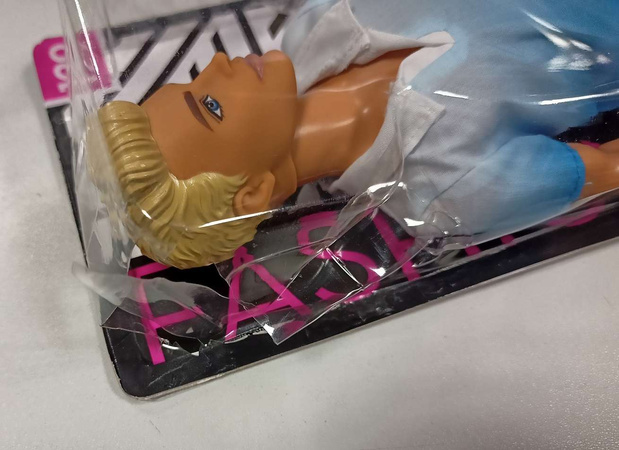 Lalka Ken Fashionistas w stylowym ubraniu Mattel USZKODZONE OPAKOWANIE