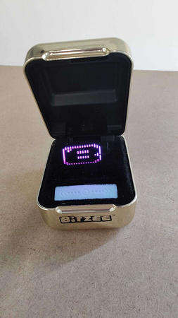 OUTLET Bitzee Złota Edycja Limitowana interaktywne zwierzątko cyfrowe Wirtualny Zwierzak hologram Spin Master BRAK ORYGINALNEGO OPAKOWANIA