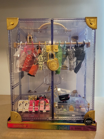OUTLET Rainbow High Szafa Deluxe z ubrankami USZKODZONE OPAKOWANIE