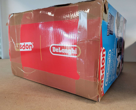 OUTLET Ekspres do kawy DeLonghi dla małego baristy ze spieniaczem do mleka Casdon USZKODZONE OPAKOWANIE