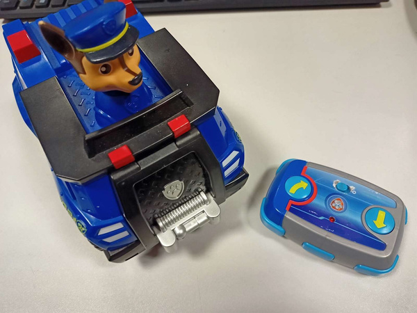 Spin Master Psi Patrol Zdalnie sterowany radiowóz Chase z pilotem BRAK OPAKOWANIA