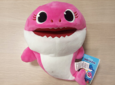 Pinkfong Baby Shark Maskotka Mommy pacynka z piosenką PRZYBRUDZONA