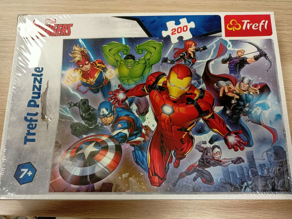 OUTLET Trefl Puzzle 200 Waleczni Avengersi USZKODZONE OPAKOWANIE