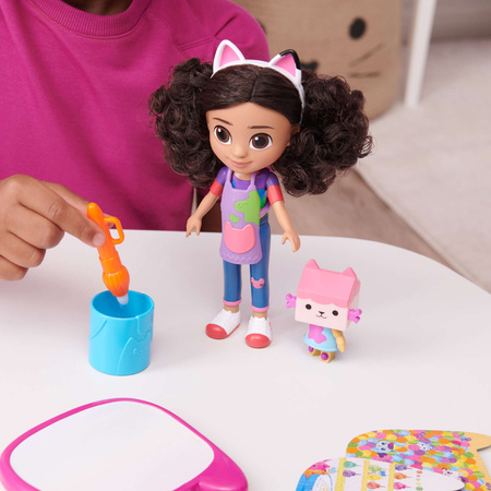 OUTLET Koci Domek Gabi Zestaw artystyczny Lalka 20 cm i Figurka Tekturzątko malowanie wodą USZKODZONE OPAKOWANIE