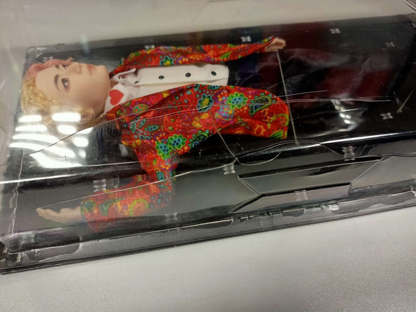 Mattel BTS Bangtan Boys Core Fashion Doll Lalka V USZKODZONE OPAKOWANIE