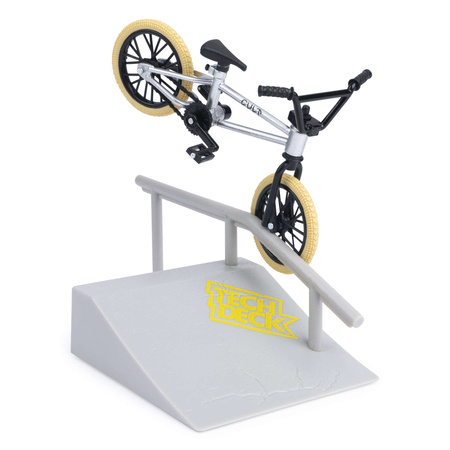 OUTLET Fingerbike mini rower BMX Cult w zestawie z przeszkodą Freestyle Hits Tech Deck Spin Master WADLIWY