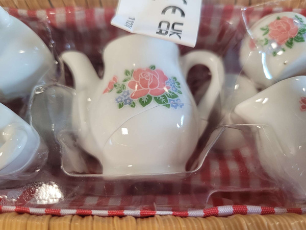OUTLET Wiklinowy koszyk piknikowy Zestaw porcelany filiżanki do kawy USZKODZONY