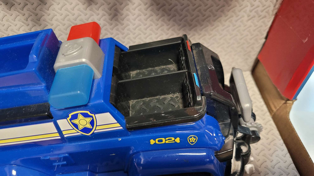 OUTLET Psi Patrol Wielki Radiowóz Policyjny Chase'a i 6 figurek piesków USZKODZONE OPAKOWANIE