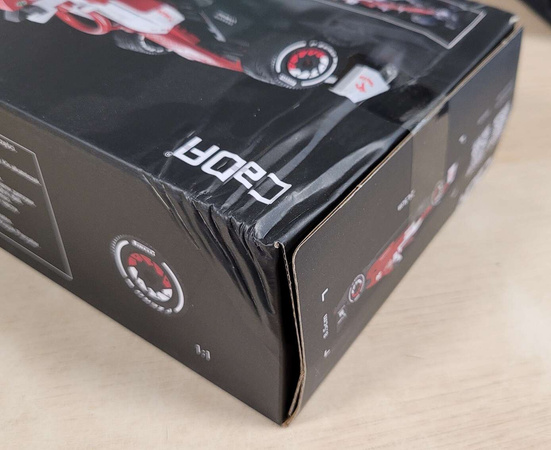 OUTLET Klocki konstrukcyjne CaDA samochód wyścigowy czerwona wyścigówka Alfa Romeo F1 Team ORLEN C42 Formuła 1 pojazd auto 271 elementów USZKODZONE OPAKOWANIE