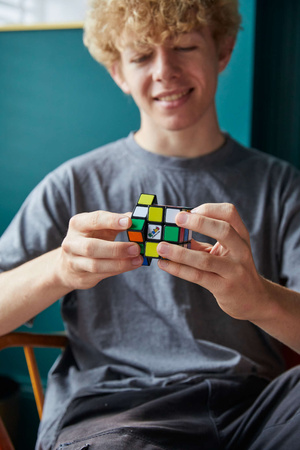 OUTLET Oryginalna Kostka Rubika Rubik's Classic (kostka + breloczek) USZKODZONE OPAKOWANIE
