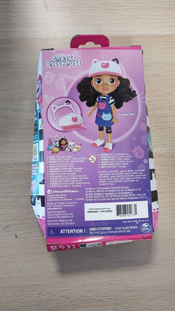 OUTLET Koci Domek Gabi Lalka Gabby Duża z czapką i opaską kocie uszy do włosów 20 cm NIEKOMPLETNY ZESTAW USZKODZONE OPAKOWANIE