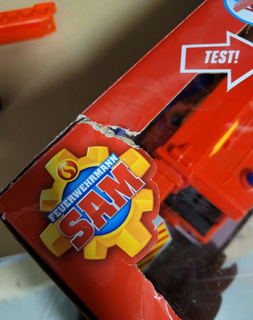 OUTLET Strażak Sam Jupiter czerwony Żuraw poszukiwawczy i ratowniczy z 2 figurkami światło dźwięk Simba USZKODZONE OPAKOWANIE