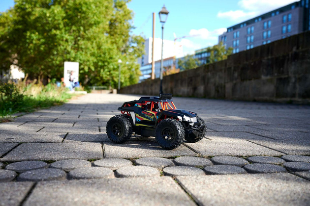 OUTLET Zdalnie sterowane auto terenowe Pojazd AC Badland Explorer RC światło WADLIWY