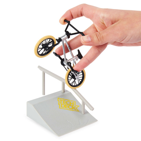OUTLET Fingerbike mini rower BMX Cult w zestawie z przeszkodą Freestyle Hits Tech Deck Spin Master WADLIWY