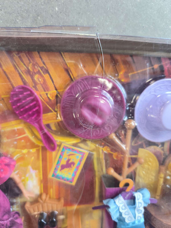 OUTLET Spirit Untamed Mały Zestaw laleczka Lucky przygoda na strychu lalka + akcesoria USZKODZONE OPAKOWANIE